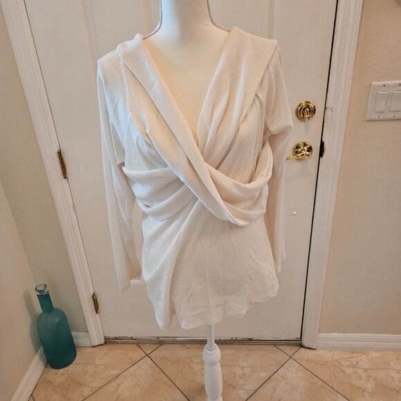 What is it? I don't know. Shirt, Sweater, Wrap-around thingie. - Picture 1 of 5